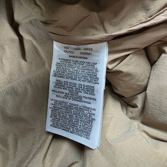 NWT Mountain Hardwear Stretchdown Poncho Size S/M Camo Camping - Picture 10 of 11